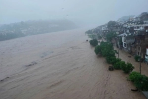 বাঁধ খুলে দিয়েছে ভারত, নিরাপদ আশ্রয়ে লাখো মানুষ