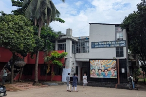 ডাকসু নির্বাচন: ছুটির দিনেও প্রচারণায় ব্যস্ত প্রার্থীরা, উঠছে পক্ষপাতিত্বের অভিযোগ