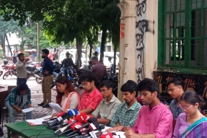ডাকসু নির্বাচন : নারীদের হলে প্রবেশের সময়সীমা প্রত্যাহার চায় বামপন্থী প্রতিরোধ পর্ষদের