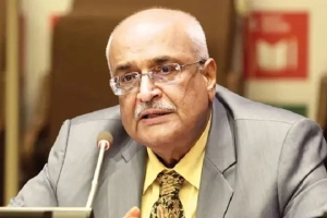 অন্তর্বর্তী সরকার কি পথ হারিয়েছে, প্রশ্ন দেবপ্রিয় ভট্টাচার্যের