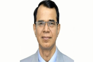 ইমিগ্রেশন শেষেও বিমানে উঠতে পারলেন না ডেপুটি গভর্নর