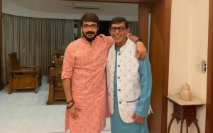 প্রসেনজিৎ পা ছুঁতে চাওয়ায় আপ্লুত চঞ্চল চৌধুরী