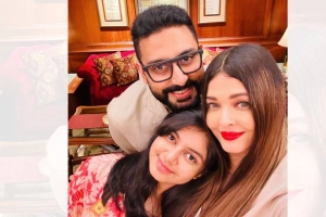 স্টারকিড হয়েও ব্যতিক্রম আরাধ্যা, ফোন-সোশ্যাল মিডিয়া বর্জন