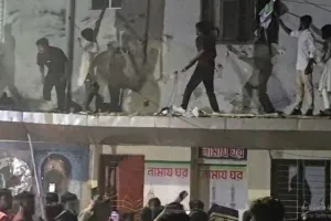 জাতীয় পার্টি কার্যালয়ে ফের হামলা ও আগুন