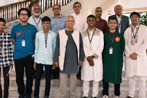 মেধাবীদের বিশ্বমঞ্চে তুলে ধরতে উদ্যোগ নেবে সরকার: প্রধান উপদেষ্টা