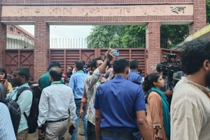 জাবিতে কারচুপির অভিযোগে ১ ঘণ্টা ভোট স্থগিত