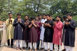 ৭১এ শহীদদের প্রতি শ্রদ্ধা জানালেন ডাকসু নেতারা