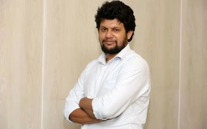 সোয়াসে হামলা হলেও নিরাপদ মাহফুজ আলম