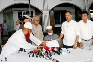 ক্যান্সার আক্রান্ত হেফাজত নেতা ফারুকীর পাশে তারেক রহমান