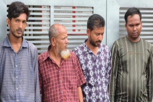 পাসপোর্ট অফিসে র‌্যাবের অভিযান, আটক ৪