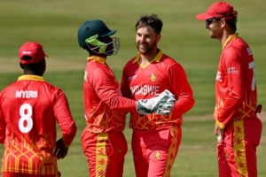 বেনেট এবং মারুমানি জুটি জিম্বাবুয়ের আক্রমণাত্মক শুরু!