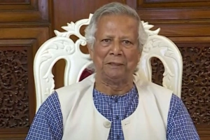 দুর্গাপূজা উপলক্ষে মন্দিরে গেলেন ড. ইউনূস