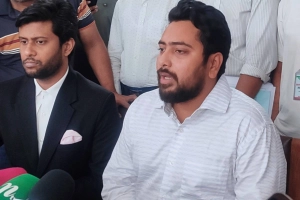 ড. ইউনূসকে নতুন সরকার গঠনের প্রস্তাব দিয়েছিলেন নাহিদ