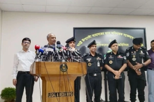 দুর্গাপূজা ঘিরে পার্শ্ববর্তী দেশ অপপ্রচার চালাচ্ছে: স্বরাষ্ট্র উপদেষ্টা