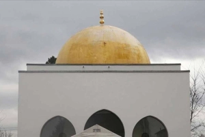 রাতের আঁধারে জ্বালিয়ে দেওয়া হলো মসজিদ