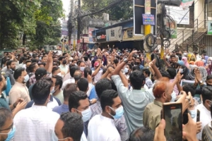 পরীক্ষা বাতিলের দাবিতে ইসলামী ব্যাংকের কর্মকর্তাদের কর্মবিরতি ঘোষণা