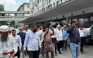 কর্মচারীদের বিক্ষোভে উত্তপ্ত সচিবালয়