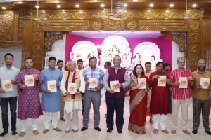 ঢাবি উপাচার্যের জগন্নাথ হল পূজামণ্ডপ পরিদর্শন