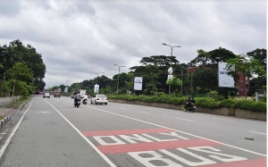 ঢাকা ফাঁকা, রিকশা-অটোর দাপট সড়কে