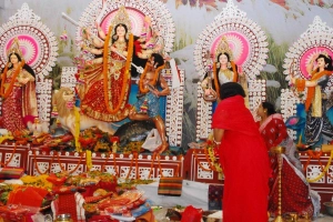 সারদীয় দুর্গোৎসবের বিজয়া দশমী আজ