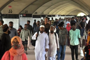 চিরচেনা রুপে ফিরছে রাজধানী