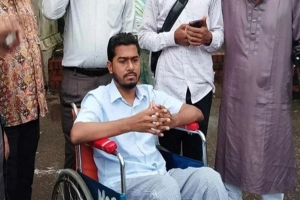সিঙ্গাপুর থেকে দেশে ফিরছেন নুর