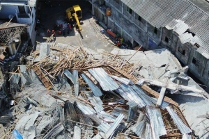 স্কুলভবন ধসে নি'হত ৪৫, আ'হত শতাধিক