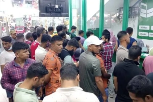 বৈধ পথে দেশে টাকা পাঠাতে বেশি আগ্রহী হচ্ছে প্রবাসীরা