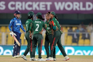 ফাহিমার ঘূর্ণি জাদুও রুখতে পারল না হেদার নাইটকে