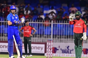ব্যাটিং বিপর্যয়ে টাইগাররা, আফগানদের সামনে সহজ লক্ষ্য
