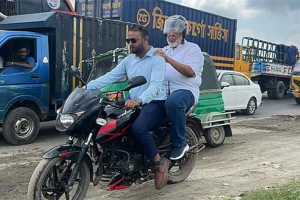 ৩ ঘণ্টা জ্যামে আটকা উপদেষ্টা, গন্তব্যে গেলেন মোটরসাইকেলে