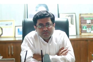 তাপসের ব্যাংক জব্দে আদালতের আদেশ