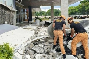 শক্তিশালী ভূমিকম্পে কেঁপে উঠল ফিলিপাইন