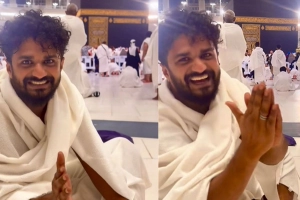 মক্কা থেকে আবেগঘন বার্তা দিলেন ফারহান