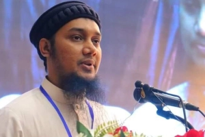 ফের ত্বহার বিরুদ্ধে পরকিয়ার অভিযোগ