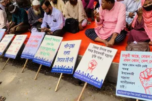 ইবতেদায়ি শিক্ষকদের অবস্থান ধর্মঘট দ্বিতীয় দিনে