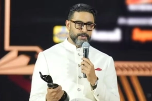 বিচ্ছেদের জল্পনার মাঝেই ভালোবাসার বার্তা অভিষেকের