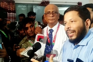 চাকসু ভোটে আঙুলের কালি মুছে যাওয়ার অভিযোগ, কমিশন বলছে সমস্যা নেই