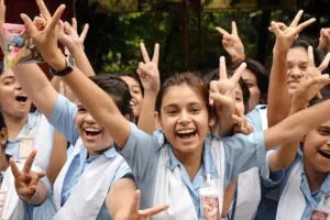 এইচএসসি ফল প্রকাশ: পাসের হারে বড় পতন, জিপিএ ৫ এ ধস