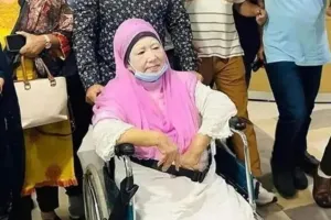 রাতেই হাসপাতাল থেকে বাসায় ফিরছেন খালেদা জিয়া