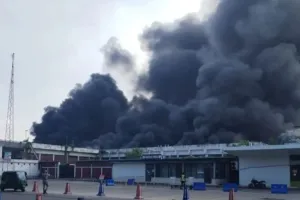 শাহজালাল বিমানবন্দরের আগুন নিয়ন্ত্রণে ফায়ার সার্ভিসের ২৮ ইউনিট