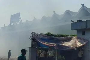 শাহজালালের কার্গো ভিলেজ থেকে এখনো বের হচ্ছে ধোঁয়া