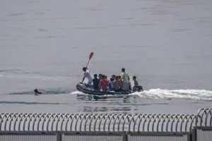 ভূমধ্যসাগরে প্রাণের লড়াই,সেউটায় মা-সন্তানের ভয়াবহ যাত্রা