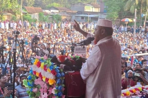 ‘জন্ম নিয়েই বাপের সঙ্গে পাল্লা দিও না’