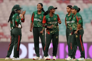 শেষ ওভারের নাটকীয়তায় সেমির স্বপ্নভঙ্গ বাংলাদেশের