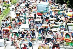  শহরের ব্যাটারি রিকশা ঝুঁকির মুখে