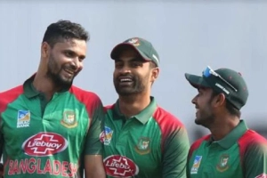 মিরাজকে তামিম-মাশরাফির ফোন: কি বললেন তারা?
