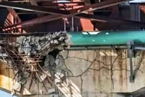 যমুনার রেলসেতুর পিলারে ফাটল