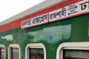 বনলতা এক্সপ্রেস থেকে অস্ত্রভর্তি ট্রলি ব্যাগ উদ্ধার