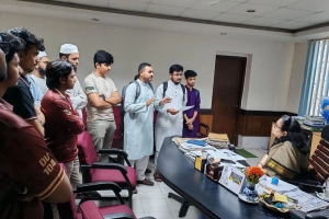 ভর্তিচ্ছুদের হয়রানি রোধে ঢাবি প্রশাসনকে শিক্ষার্থীদের স্মারকলিপি